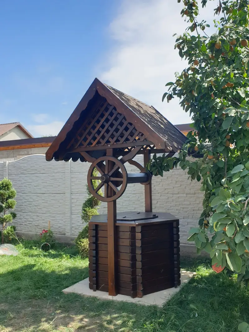 fantana decorativa din lemn, stil rustic